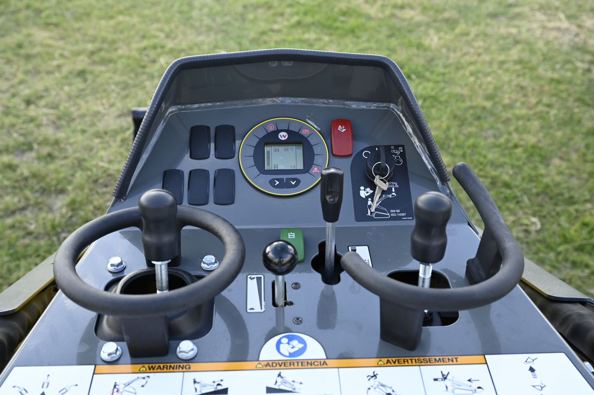 SM60 - Utility Tracker Loader